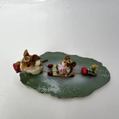 Wee Forest Folk Lighting the Way M-262