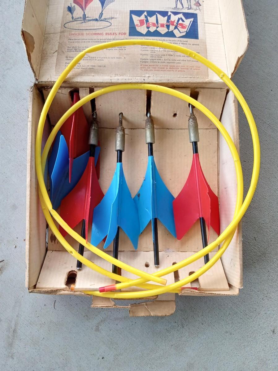 LOT 88 VINTAGE YARD GAME