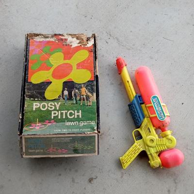 LOT 89  POSY PITCH YARD GAME AND WATER GUN