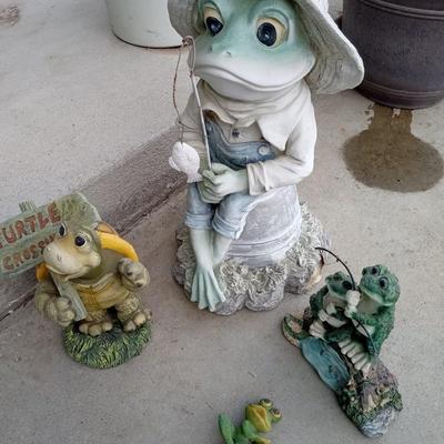 LOT 87  FROG AND TURTLE YARD ART