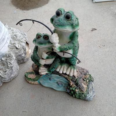 LOT 87  FROG AND TURTLE YARD ART