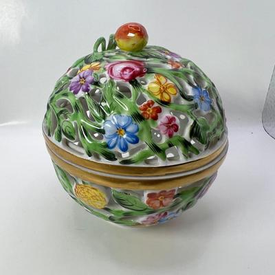 Bone China Herend Strawberry Finial Openwork Ball