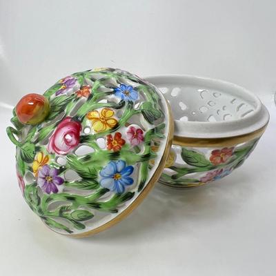 Bone China Herend Strawberry Finial Openwork Ball