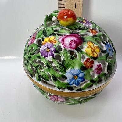 Bone China Herend Strawberry Finial Openwork Ball