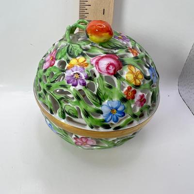 Bone China Herend Strawberry Finial Openwork Ball