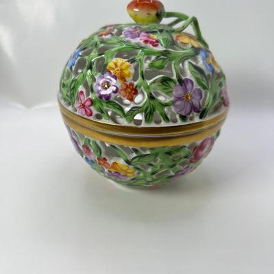 Bone China Herend Strawberry Finial Openwork Ball