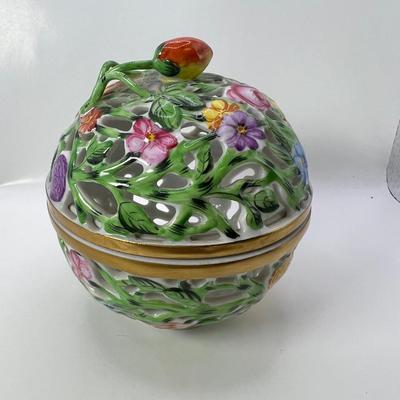 Bone China Herend Strawberry Finial Openwork Ball