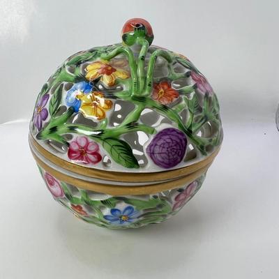 Bone China Herend Strawberry Finial Openwork Ball