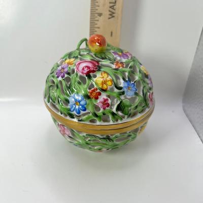 Bone China Herend Strawberry Finial Openwork Ball