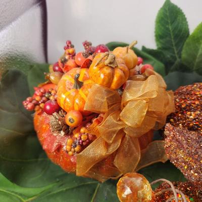 3 Pumpkins and display 2 Leaf mats