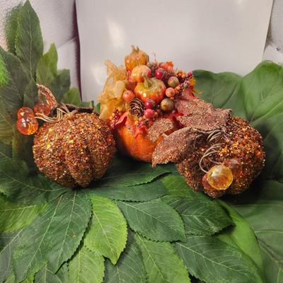 3 Pumpkins and display 2 Leaf mats