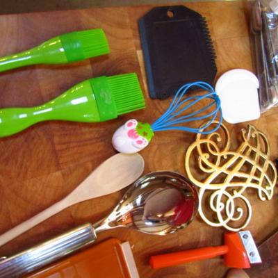 Nice Collection of Kitchen Utensils/Accessories