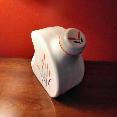 Vintage Universal Cambridge China Red Cattail 32 Oz Canteen Jug with Stopper