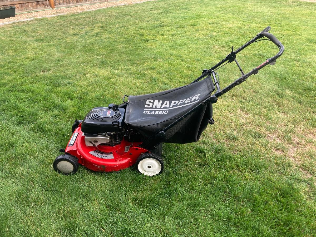LOT 94 SNAPPER MULCHING CONVERTIBLE LAWNMOWER SHED EstateSales