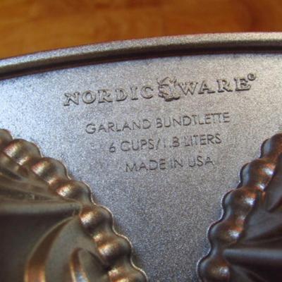 Nordic Ware Garland Bundtlette Pan- In Good Condition
