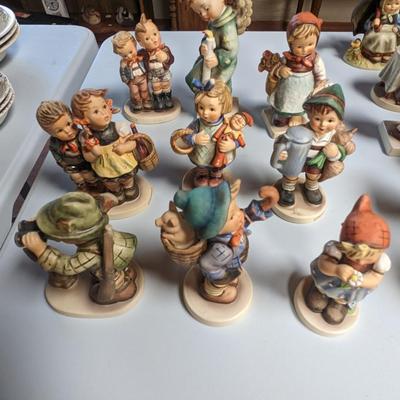 Hummel Figurines- Lot of 105 pieces in various sizes