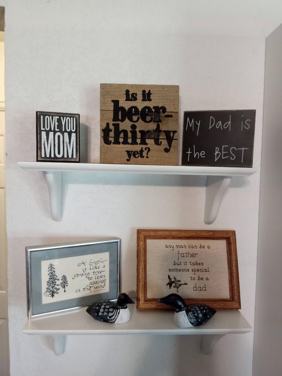 LOT 414 WALL DECOR AND PICTURE FRAMES (Kitchen)