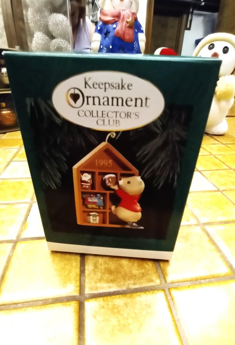 LOT 130 KEEPSAKE ORNAMENT COLLECTORS CLUB