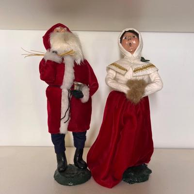 2 Byers Choice Carolers Ltd Santas of the World Santa & Mrs Claus?
