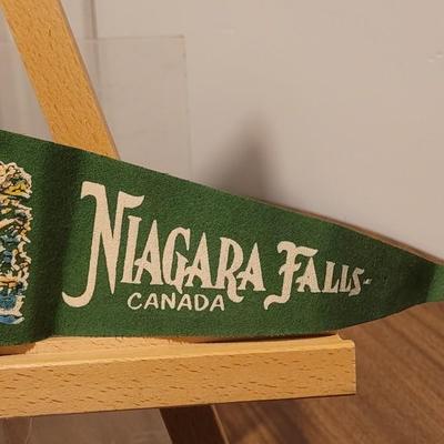 Lot 13: Vintage Niagara Falls Canada Pennant