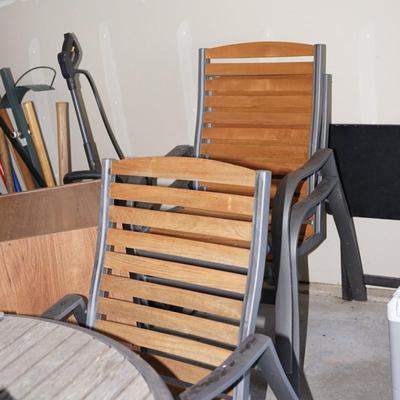 PATIO TABLE 60" WITH FOUR CHAIRS AND UMBRELLA/ WOOD SLAT