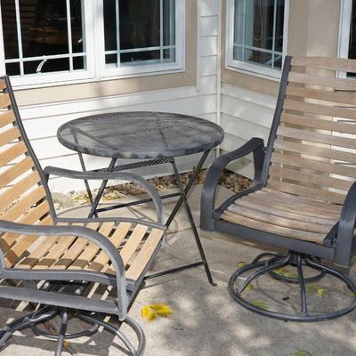 PAIR OF METAL AND WOOD SLAT SWIVEL CHAIRS WITH METAL PATIO TABLE