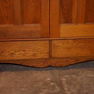 ANTIQUE OAK WARDROBE CABINET W/ LOWER DRAWERS/ARCHED PANEL ACCENT. ORIGINAL FINISH