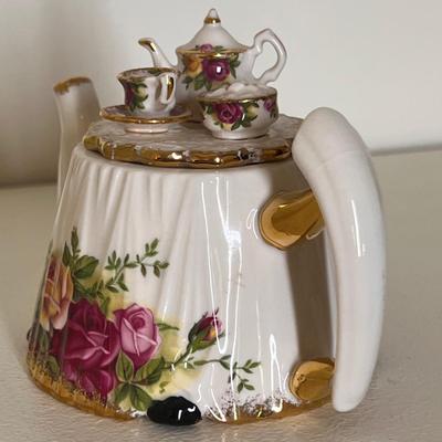 Royal Albert Doulton Old Country Roses Mini Teapot Floral Decorative Tea