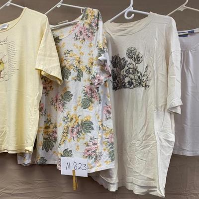 4  2XL Ladies Tops