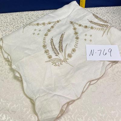 8â€™ Wheat Tablecloth