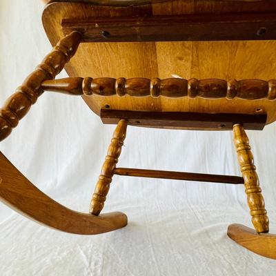 Childrenâ€™s Wood Rocker   (BB-JM)