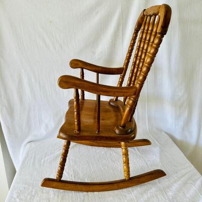 Childrenâ€™s Wood Rocker   (BB-JM)