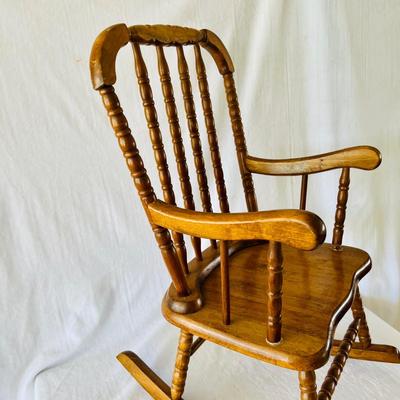 Childrenâ€™s Wood Rocker   (BB-JM)