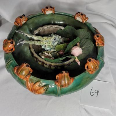 Decorative frog bowl