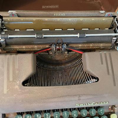 Typewriters Through the Ages  (GR-NM)