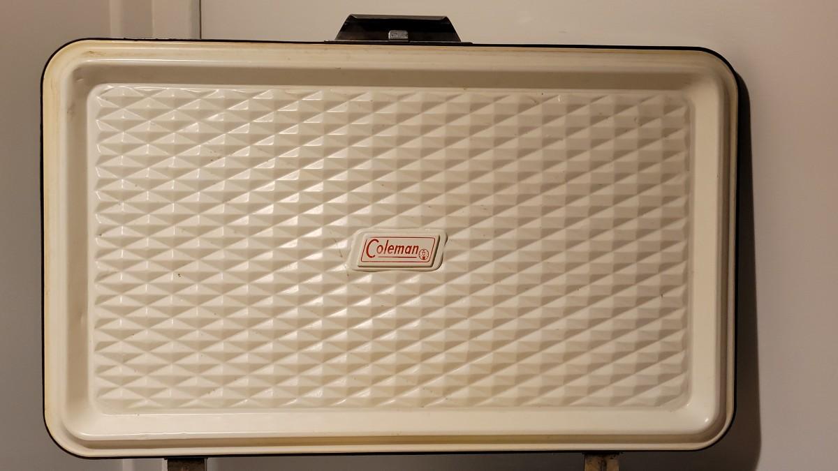 Lot 81 Vintage Green Metal Coleman Cooler with Insert Tray & Containers