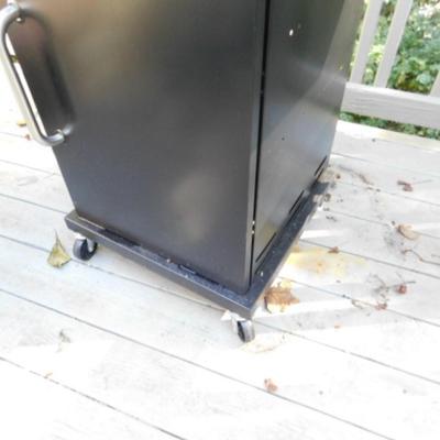 Char-Broil Performance Stainless Outdoor Gas Grill with UNC Cover