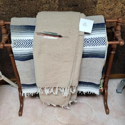Blanket stand with serapes