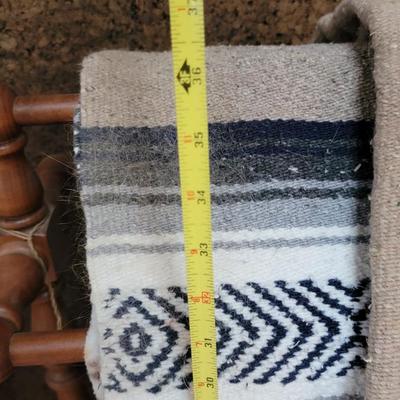 Blanket stand with serapes
