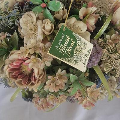 Decorative floral arrangment