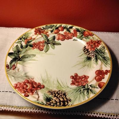 Botanical Wreath by WILLIAMS-SONOMA Dinner Plates NEW IN BOX