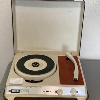 Vintage 1965 GE Record Player