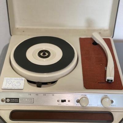 Vintage 1965 GE Record Player