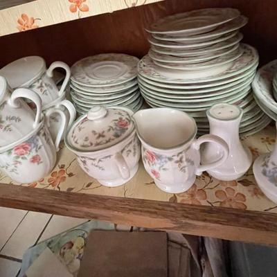 EPOCH Morning Rose Dinnerware