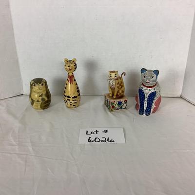 Lot. 6026. Vintage Cat Nesting Dolls & Statues