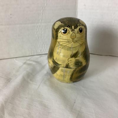 Lot. 6026. Vintage Cat Nesting Dolls & Statues