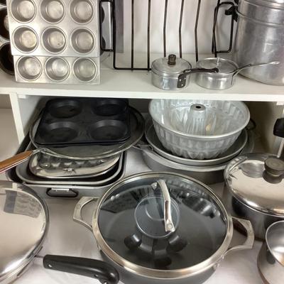 Lot 6032. Lot of Vintage Aluminum & Stainless Steel Pots & Pans