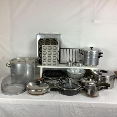 Lot 6032. Lot of Vintage Aluminum & Stainless Steel Pots & Pans