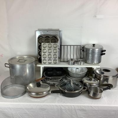 Lot 6032. Lot of Vintage Aluminum & Stainless Steel Pots & Pans