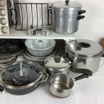 Lot 6032. Lot of Vintage Aluminum & Stainless Steel Pots & Pans